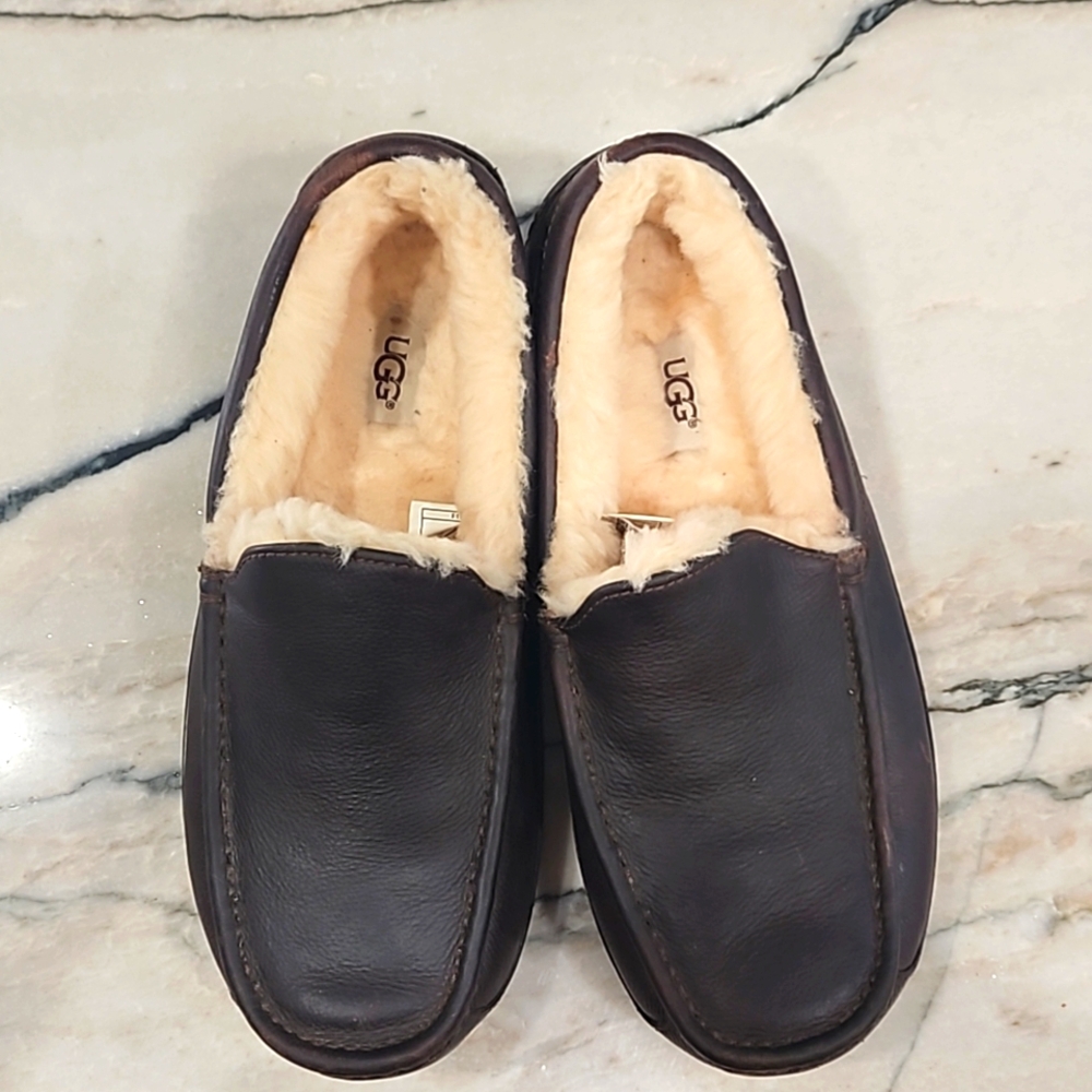 Mens UGG Ascot slippers size 9
